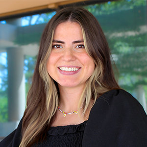 headshot of Sydney holcomb